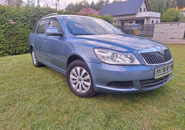 pomorskie Skoda Octavia cena 19900 przebieg: 218000, rok produkcji 2011 z Nowa Ruda